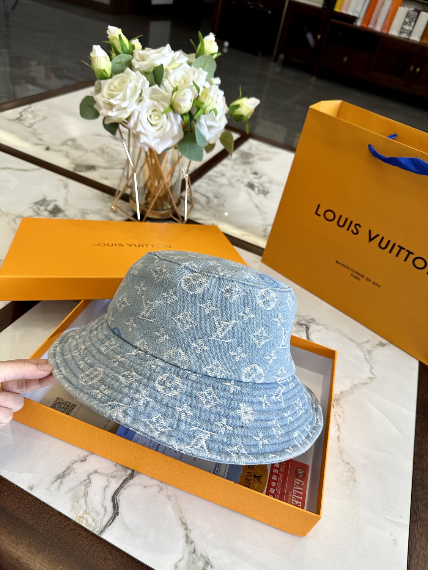 LV hat model 55